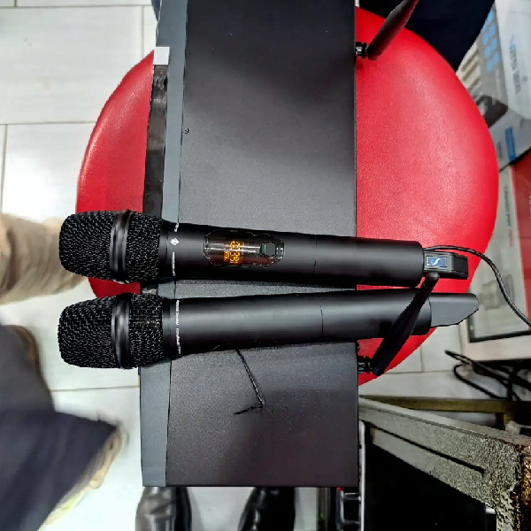 sennheiser g545 wireless microphone 1 Exceptional Durability and Robust Performance