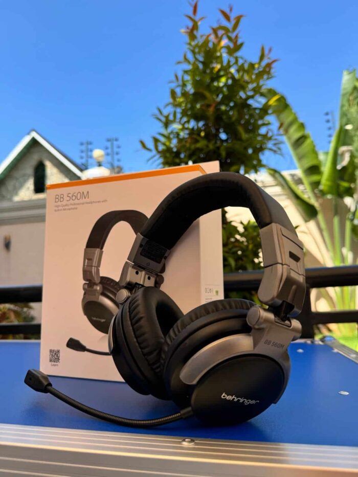 Behringer BB 560M High-Quality Professional Headphones - Image 3